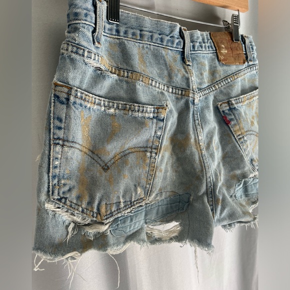 Distressed Levi High Waisted 550 Shorts - Picture 7 of 10